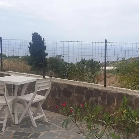 With Garden In Pianoconte -lipari Apartmán